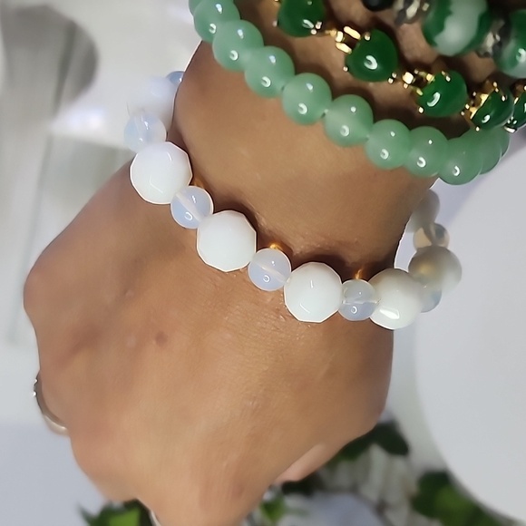 Handcrafted Opalite and Faceted White Crystal Beads Bracelet - Picture 7 of 8